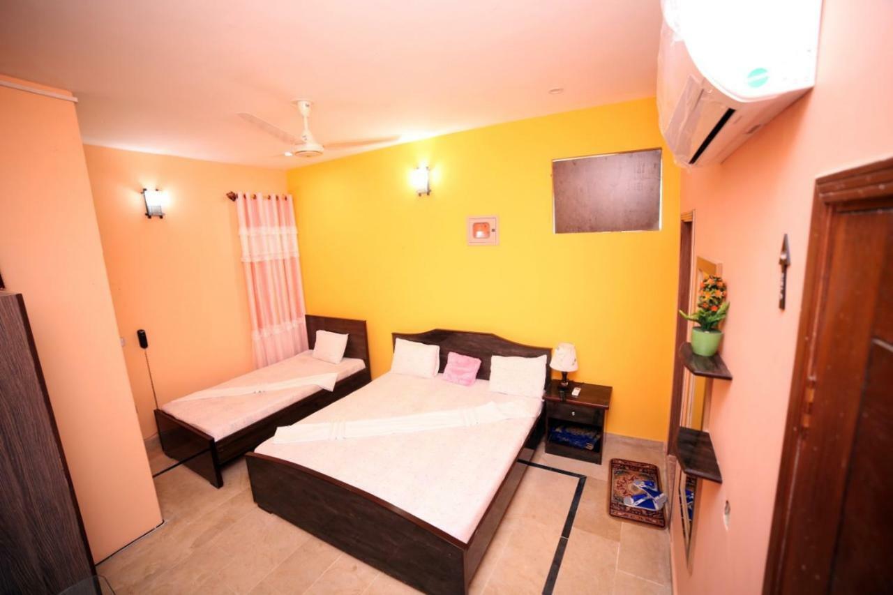 Season Inn Karachi Bagian luar foto